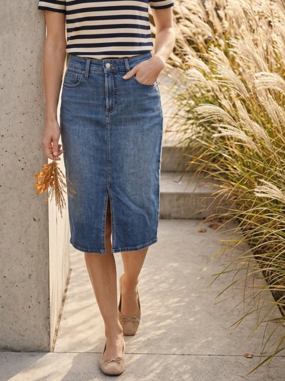 Ricki's Midi Denim Skirt in Medium Blue with Contrast Stitching Size 0